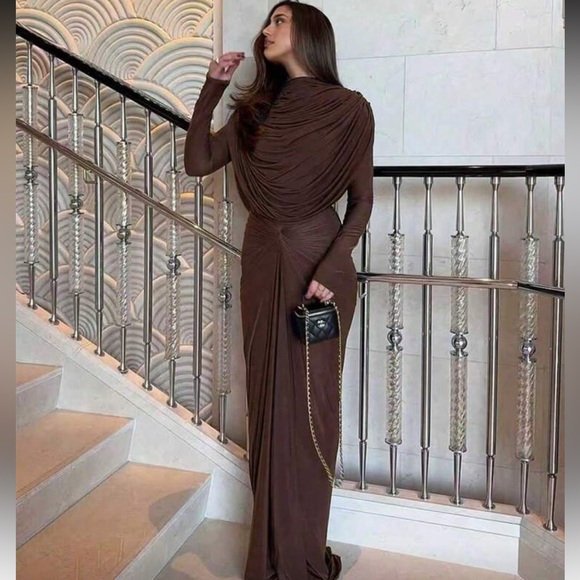 Dresses & Skirts - Stretchy brown draped maxi long sleeve dress